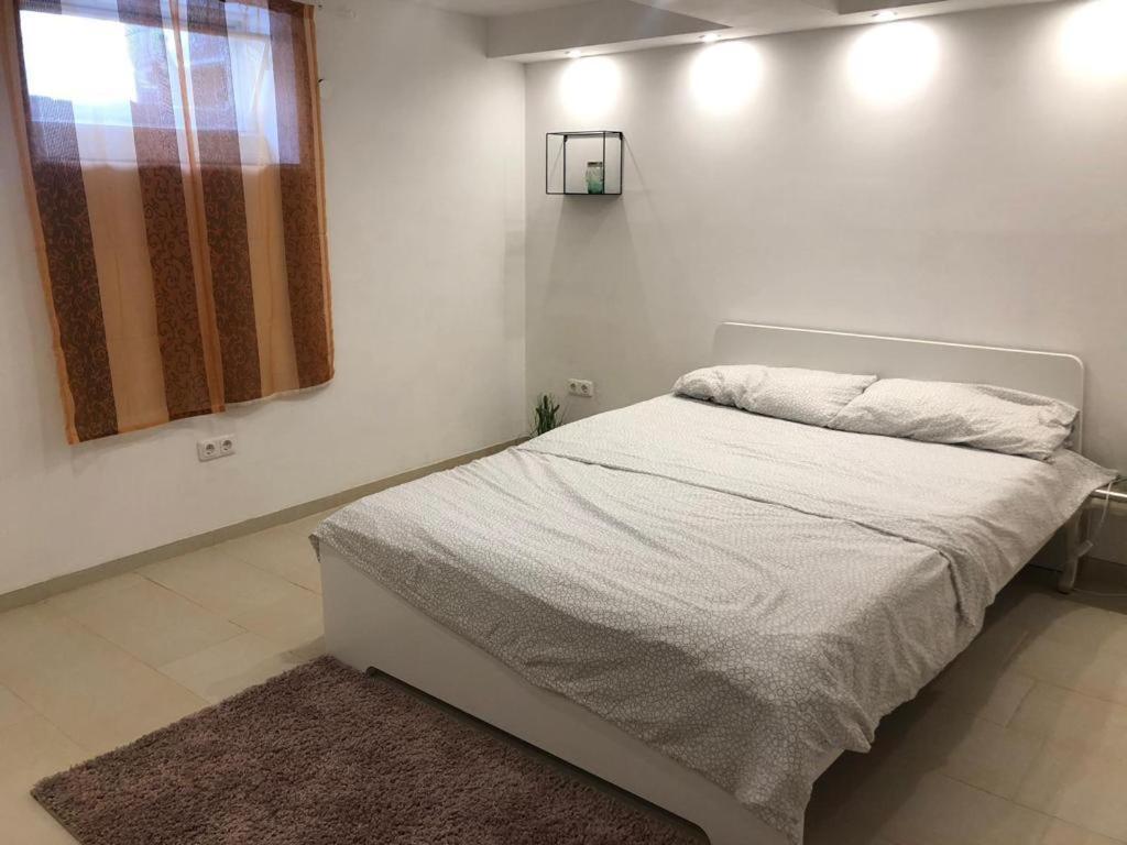 Bescheidene Untergeschoss Wohnung In Guter Lage. Köln Exteriör bild