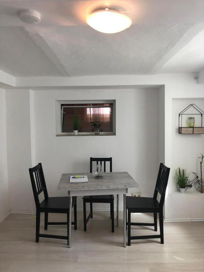 Bescheidene Untergeschoss Wohnung In Guter Lage. Köln Exteriör bild