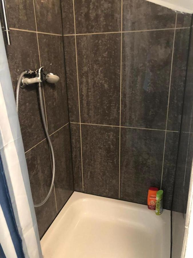 Bescheidene Untergeschoss Wohnung In Guter Lage. Köln Exteriör bild
