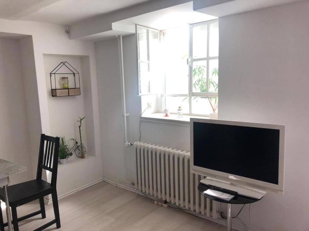 Bescheidene Untergeschoss Wohnung In Guter Lage. Köln Exteriör bild